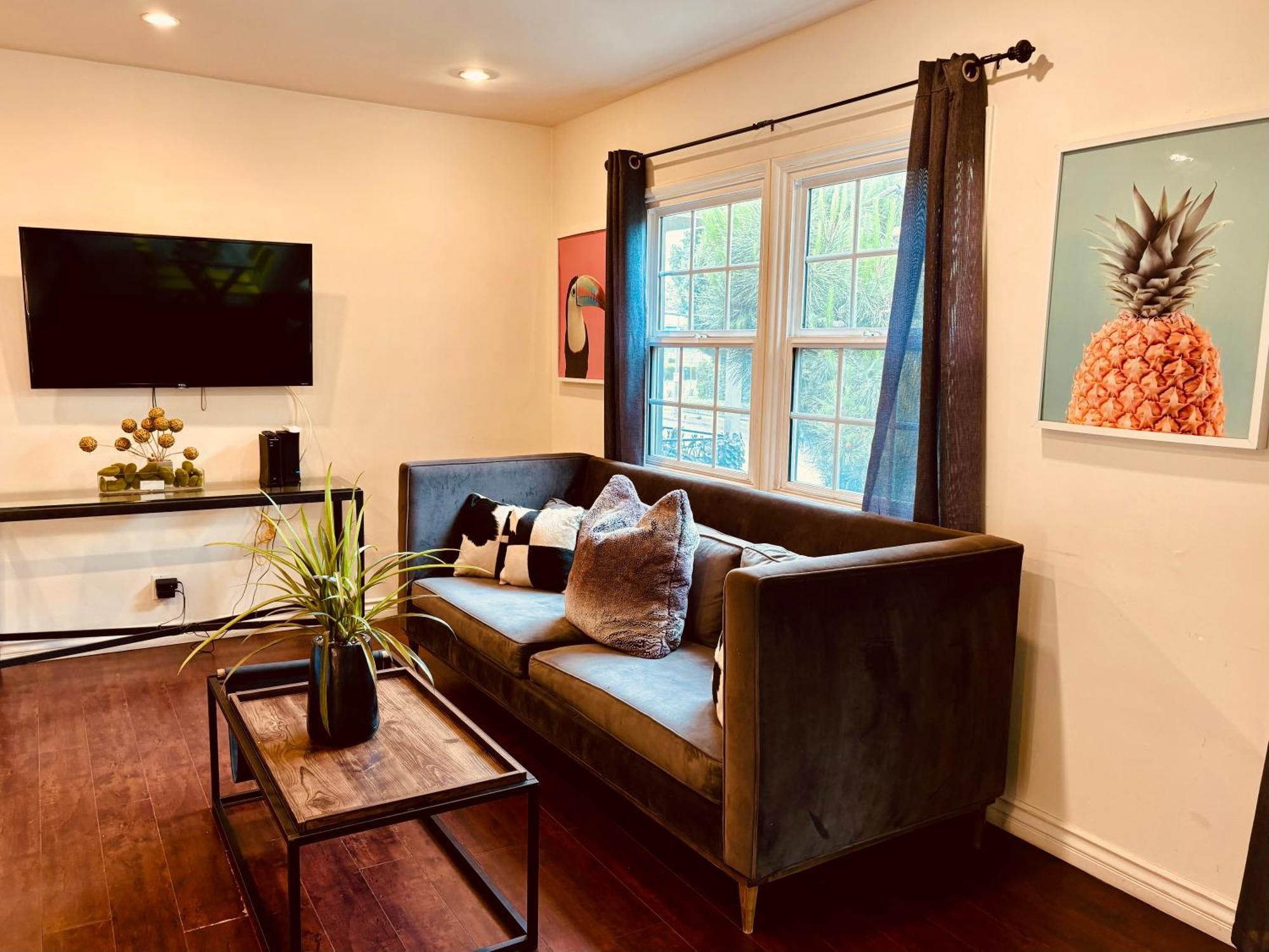Centrally Located 2 Bed Ucla Apartment Λος Άντζελες Εξωτερικό φωτογραφία