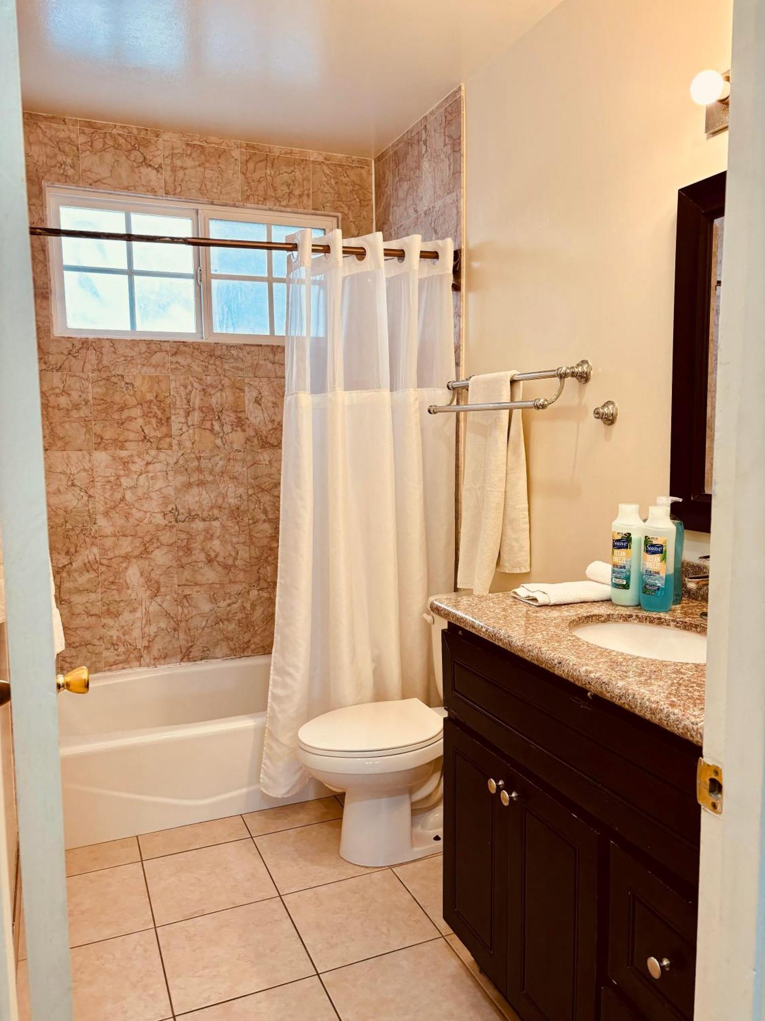 Centrally Located 2 Bed Ucla Apartment Λος Άντζελες Εξωτερικό φωτογραφία