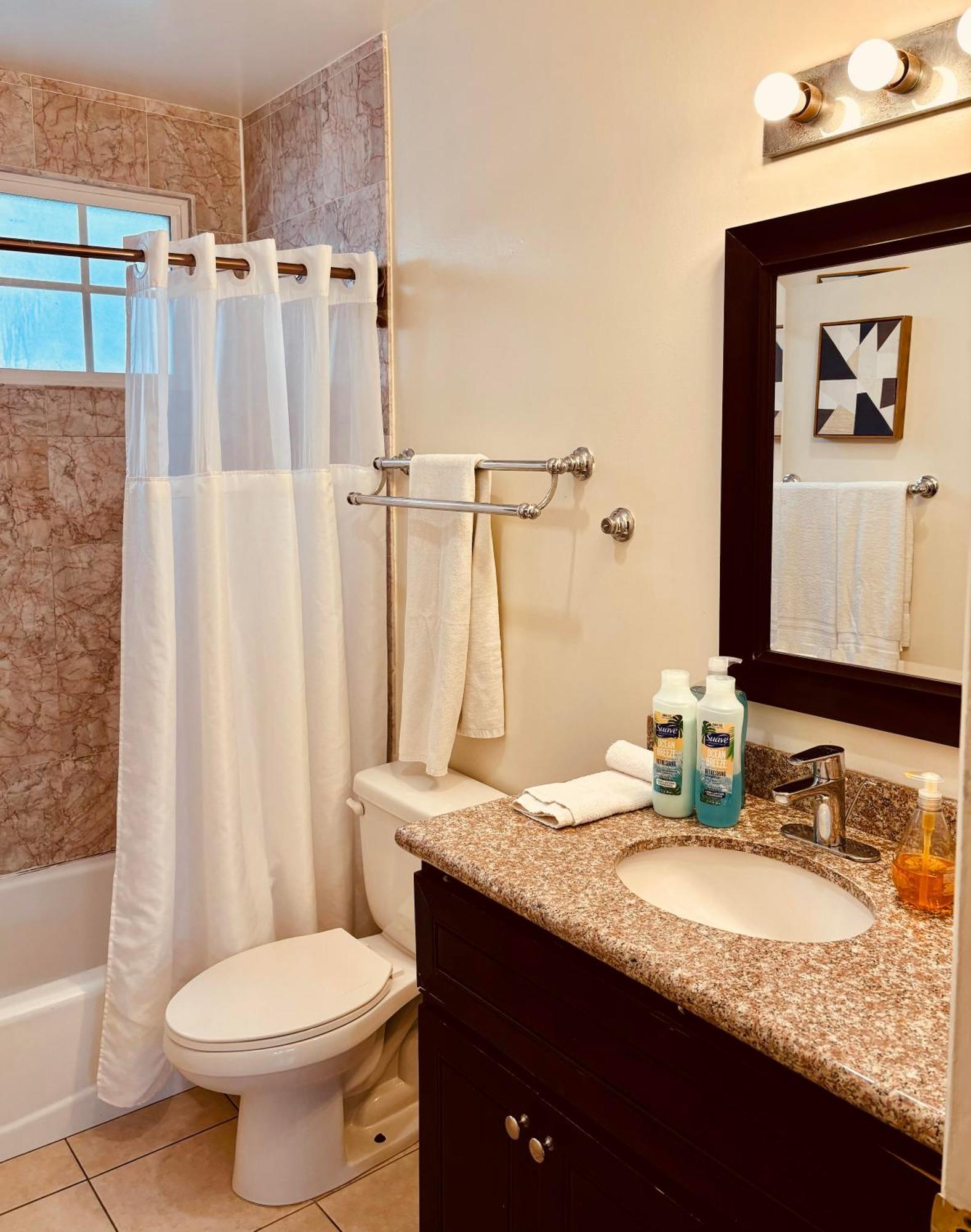 Centrally Located 2 Bed Ucla Apartment Λος Άντζελες Εξωτερικό φωτογραφία